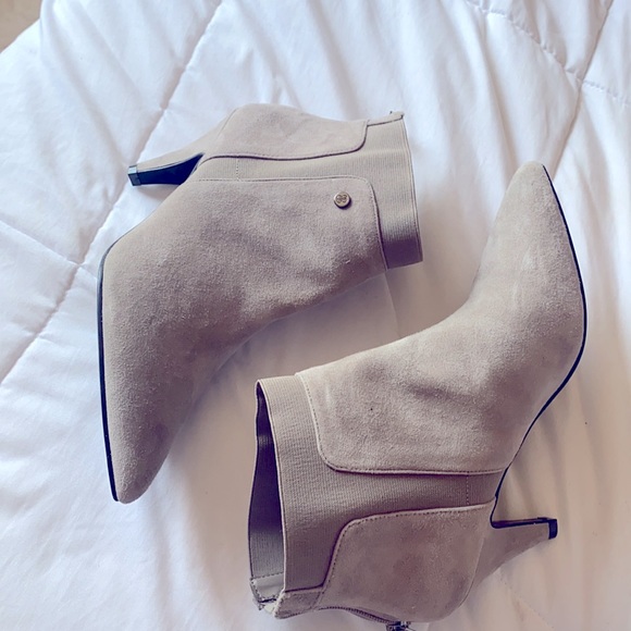 Size 9 pointy, suede, ankle booties - Picture 2 of 9